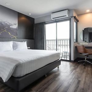 Zimmer mit Kingsize-Bett
